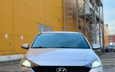 Hyundai Solaris II рестайлинг, 2021 год, 1 650 000 рублей, 2 фотография