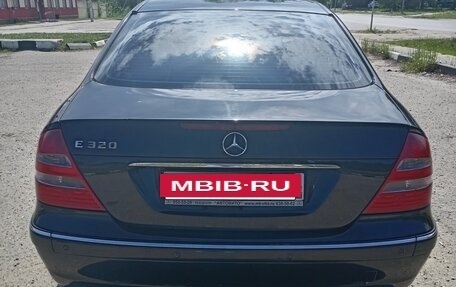 Mercedes-Benz E-Класс, 2002 год, 600 000 рублей, 2 фотография