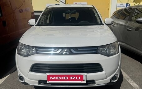 Mitsubishi Outlander III рестайлинг 3, 2012 год, 945 000 рублей, 3 фотография
