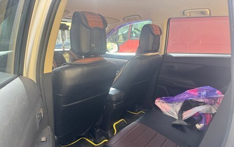 Mitsubishi Outlander III рестайлинг 3, 2012 год, 945 000 рублей, 7 фотография