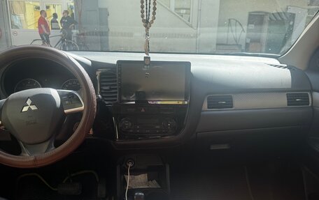 Mitsubishi Outlander III рестайлинг 3, 2012 год, 945 000 рублей, 9 фотография