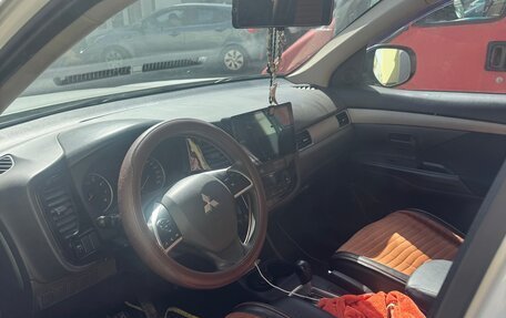 Mitsubishi Outlander III рестайлинг 3, 2012 год, 945 000 рублей, 8 фотография