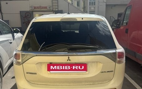 Mitsubishi Outlander III рестайлинг 3, 2012 год, 945 000 рублей, 2 фотография
