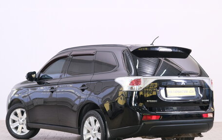 Mitsubishi Outlander III рестайлинг 3, 2014 год, 1 799 000 рублей, 5 фотография