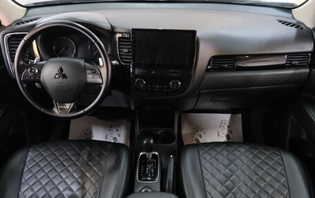 Mitsubishi Outlander III рестайлинг 3, 2014 год, 1 799 000 рублей, 14 фотография