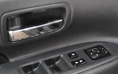 Mitsubishi Outlander III рестайлинг 3, 2014 год, 1 799 000 рублей, 9 фотография