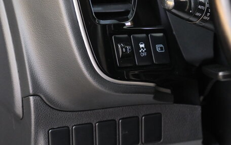 Mitsubishi Outlander III рестайлинг 3, 2014 год, 1 799 000 рублей, 10 фотография