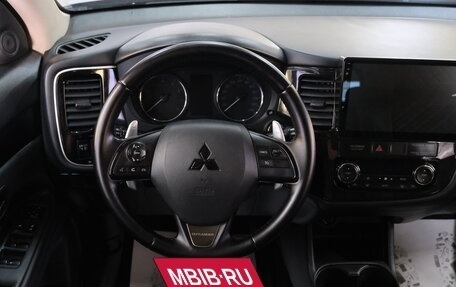 Mitsubishi Outlander III рестайлинг 3, 2014 год, 1 799 000 рублей, 12 фотография