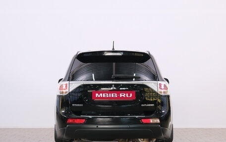 Mitsubishi Outlander III рестайлинг 3, 2014 год, 1 799 000 рублей, 6 фотография