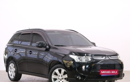 Mitsubishi Outlander III рестайлинг 3, 2014 год, 1 799 000 рублей, 2 фотография