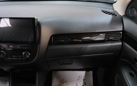 Mitsubishi Outlander III рестайлинг 3, 2014 год, 1 799 000 рублей, 17 фотография