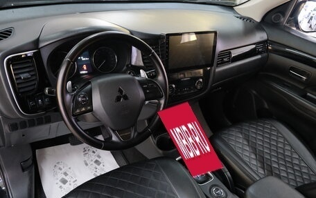 Mitsubishi Outlander III рестайлинг 3, 2014 год, 1 799 000 рублей, 11 фотография