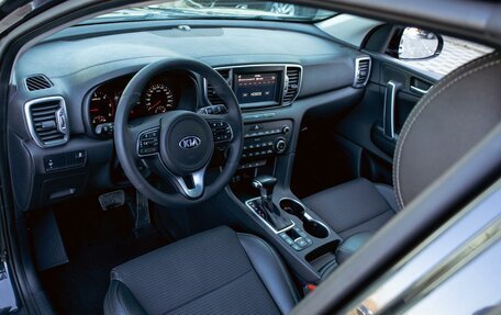 KIA Sportage IV рестайлинг, 2018 год, 1 895 000 рублей, 13 фотография