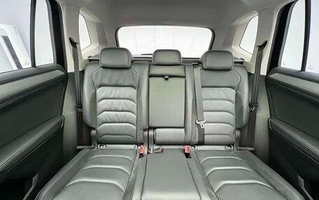 Volkswagen Tiguan II, 2021 год, 1 900 173 рублей, 2 фотография