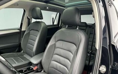 Volkswagen Tiguan II, 2021 год, 1 900 173 рублей, 3 фотография