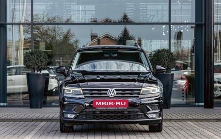 Volkswagen Tiguan II, 2019 год, 2 165 000 рублей, 2 фотография
