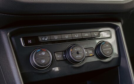 Volkswagen Tiguan II, 2019 год, 2 165 000 рублей, 14 фотография