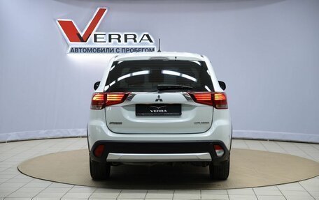 Mitsubishi Outlander III рестайлинг 3, 2015 год, 1 390 000 рублей, 6 фотография