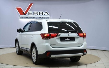 Mitsubishi Outlander III рестайлинг 3, 2015 год, 1 390 000 рублей, 7 фотография