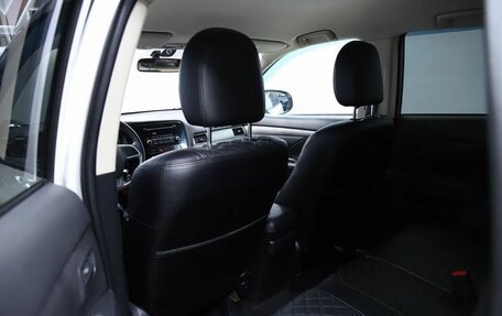 Mitsubishi Outlander III рестайлинг 3, 2015 год, 1 390 000 рублей, 11 фотография