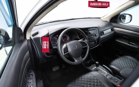 Mitsubishi Outlander III рестайлинг 3, 2015 год, 1 390 000 рублей, 10 фотография