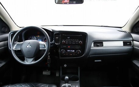 Mitsubishi Outlander III рестайлинг 3, 2015 год, 1 390 000 рублей, 15 фотография