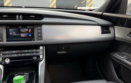 Jaguar XF II, 2018 год, 1 999 999 рублей, 20 фотография