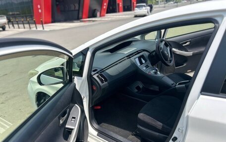 Toyota Prius, 2014 год, 950 000 рублей, 11 фотография