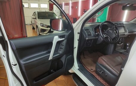 Toyota Land Cruiser Prado 150 рестайлинг 2, 2019 год, 5 900 000 рублей, 7 фотография