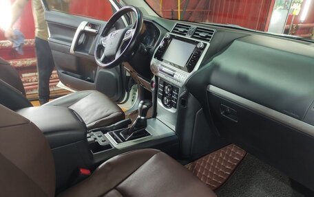 Toyota Land Cruiser Prado 150 рестайлинг 2, 2019 год, 5 900 000 рублей, 9 фотография
