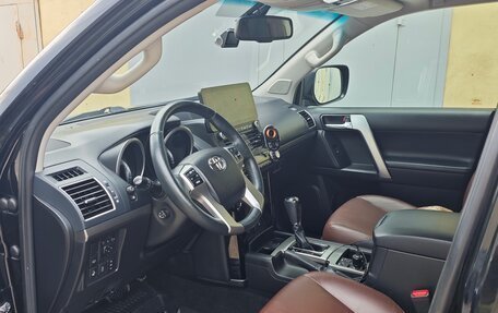 Toyota Land Cruiser Prado 150 рестайлинг 2, 2016 год, 3 850 000 рублей, 7 фотография