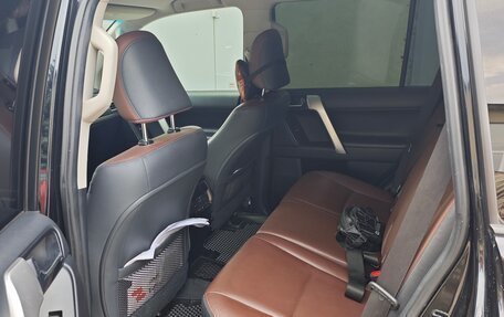 Toyota Land Cruiser Prado 150 рестайлинг 2, 2016 год, 3 850 000 рублей, 8 фотография
