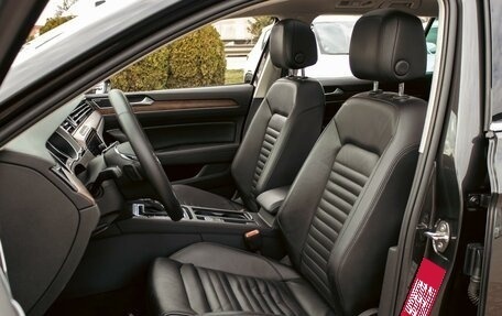 Volkswagen Passat B8 рестайлинг, 2018 год, 1 835 000 рублей, 11 фотография