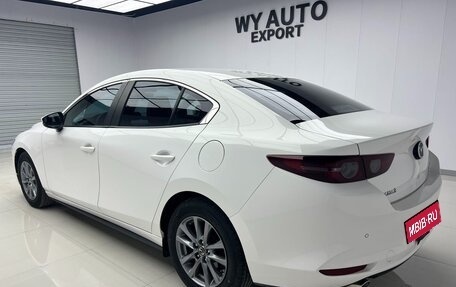 Mazda 3, 2021 год, 2 030 000 рублей, 2 фотография