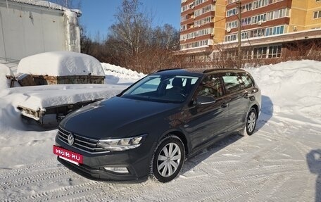 Volkswagen Passat B8 рестайлинг, 2019 год, 2 000 000 рублей, 2 фотография