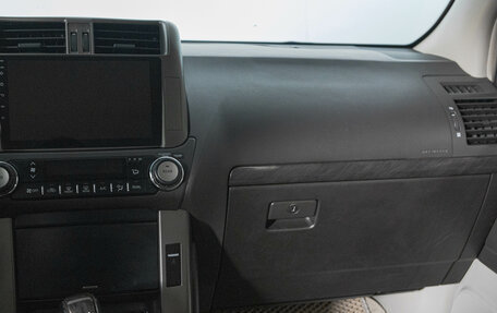 Toyota Land Cruiser Prado 150 рестайлинг 2, 2011 год, 2 299 000 рублей, 15 фотография