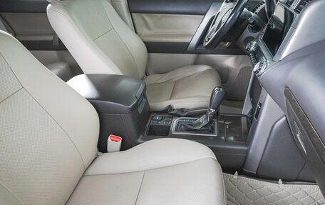 Toyota Land Cruiser Prado 150 рестайлинг 2, 2011 год, 2 299 000 рублей, 12 фотография