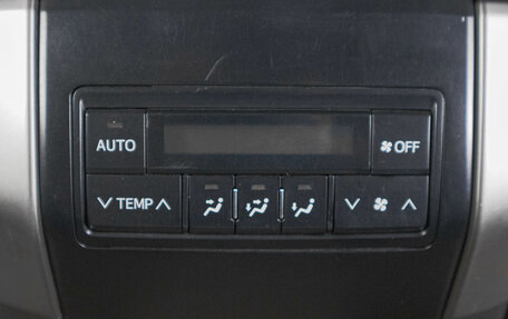 Toyota Land Cruiser Prado 150 рестайлинг 2, 2011 год, 2 299 000 рублей, 22 фотография