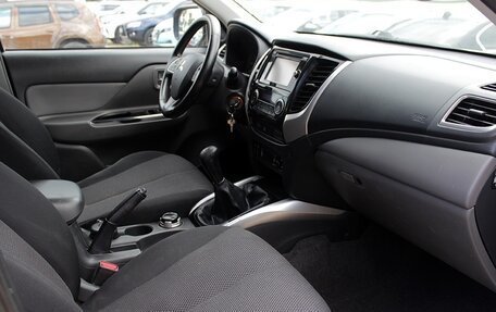 Mitsubishi L200 IV рестайлинг, 2015 год, 1 799 000 рублей, 9 фотография