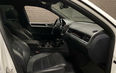 Volkswagen Touareg III, 2012 год, 2 015 000 рублей, 10 фотография