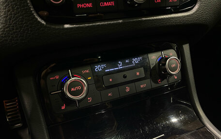 Volkswagen Touareg III, 2012 год, 2 015 000 рублей, 13 фотография