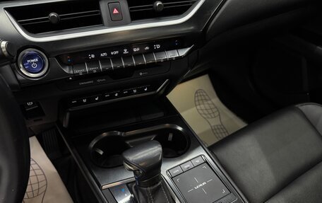 Lexus UX I, 2019 год, 2 690 000 рублей, 10 фотография