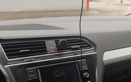 Volkswagen Tiguan II, 2018 год, 2 100 000 рублей, 2 фотография