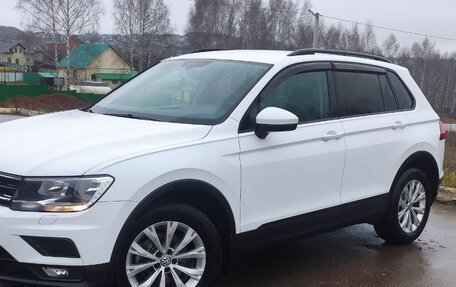Volkswagen Tiguan II, 2018 год, 2 100 000 рублей, 4 фотография