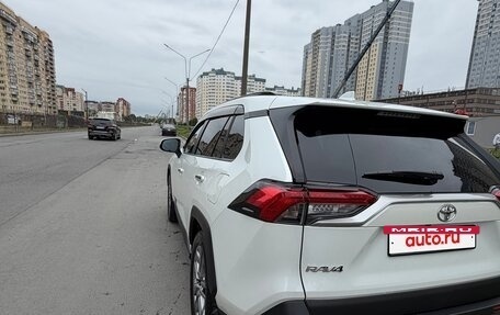 Toyota RAV4, 2021 год, 4 600 000 рублей, 3 фотография