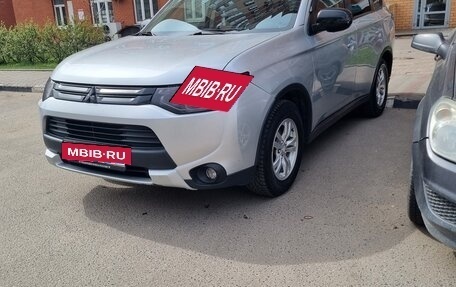 Mitsubishi Outlander III рестайлинг 3, 2014 год, 1 250 000 рублей, 3 фотография