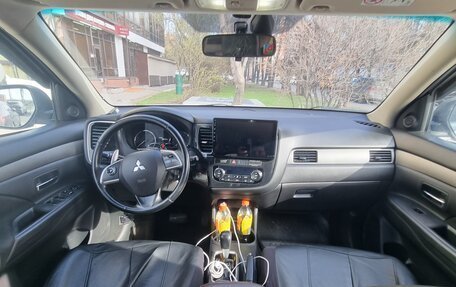 Mitsubishi Outlander III рестайлинг 3, 2014 год, 1 250 000 рублей, 8 фотография