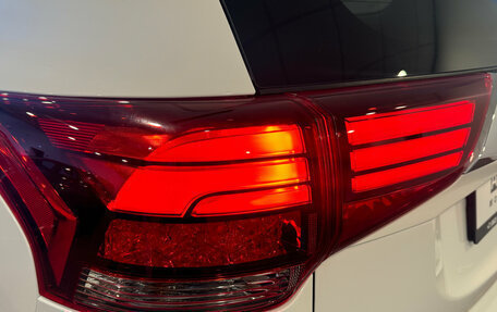 Mitsubishi Outlander III рестайлинг 3, 2019 год, 2 350 000 рублей, 8 фотография