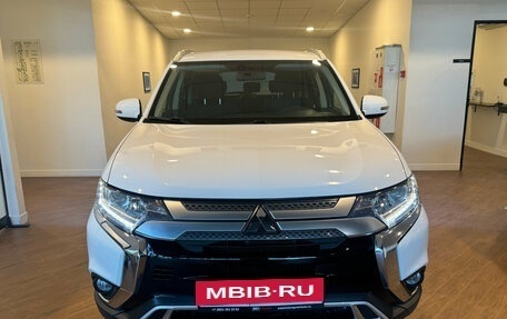 Mitsubishi Outlander III рестайлинг 3, 2019 год, 2 350 000 рублей, 2 фотография