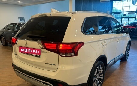 Mitsubishi Outlander III рестайлинг 3, 2019 год, 2 350 000 рублей, 4 фотография